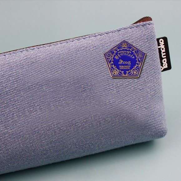 Harry Potter Honey Chocolate Frog Box HoneyDukes Enamel Pin - Picture 5 of 9